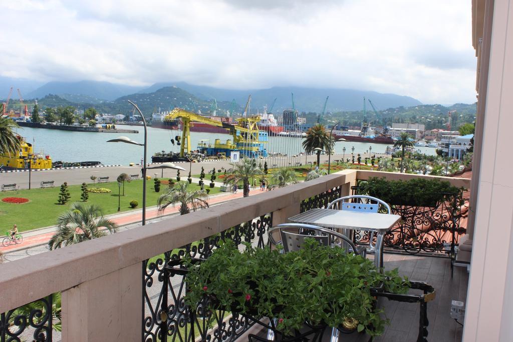 Connect Hotel Bar & Terrace Batumi Eksteriør billede
