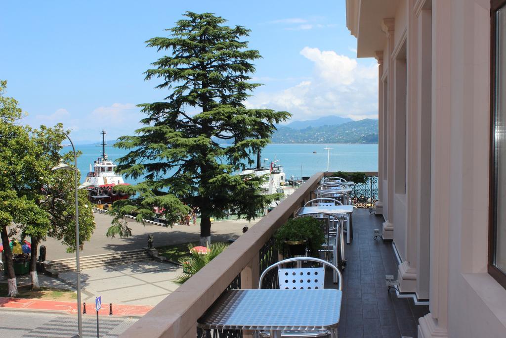 Connect Hotel Bar & Terrace Batumi Eksteriør billede